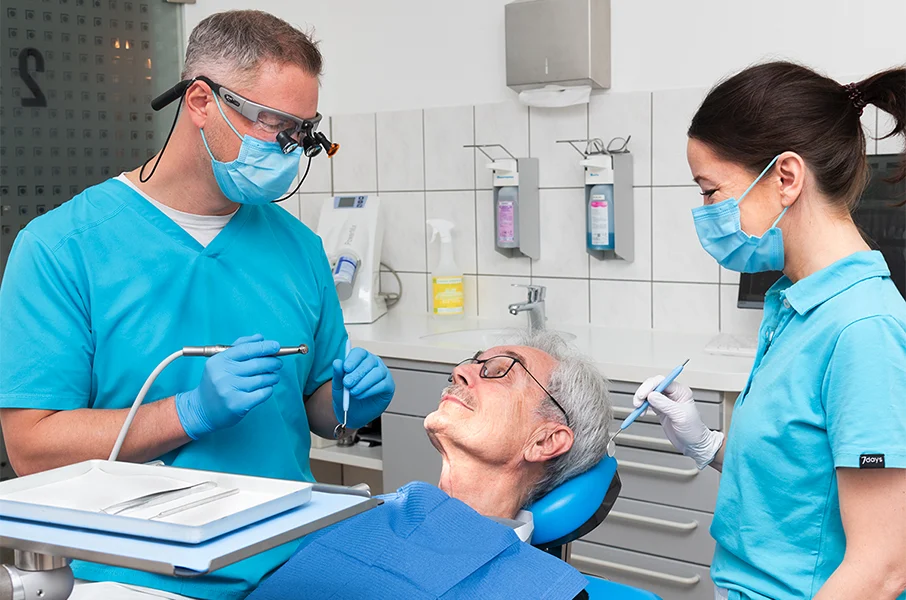 Zahnmedizinische Behandlung